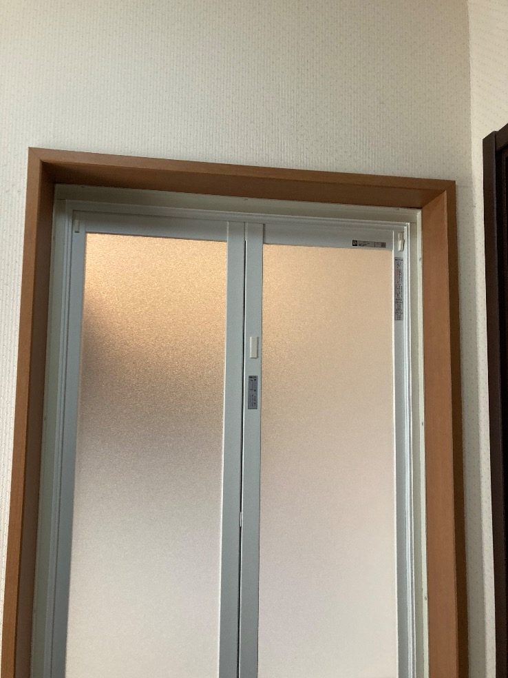 取り替えた浴室のドアを脱衣所側から見たところ