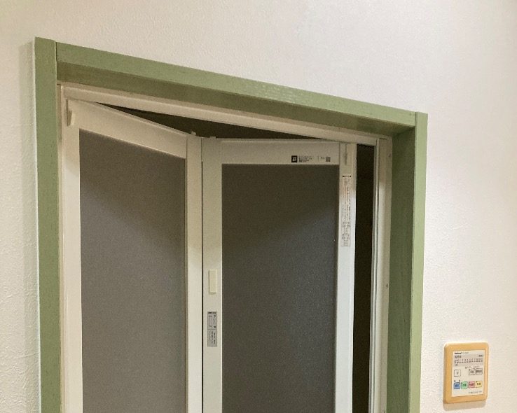 神戸市長田区の集合住宅の浴室ドアをドアリモの折戸に取り替えたあと