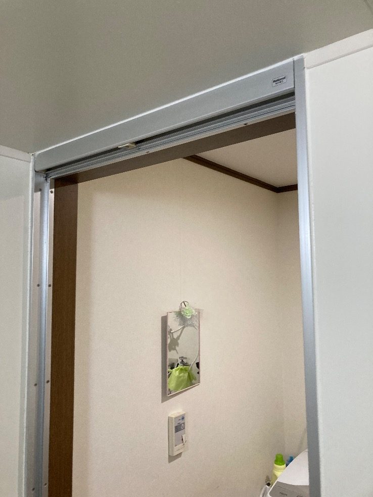 古いドアを外したあとの浴室の入口