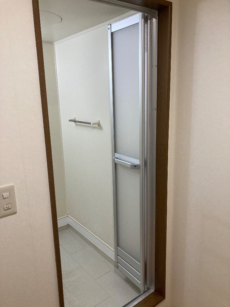 大野城市のマンションの浴室ドアをカバー工法で取り替えたあと