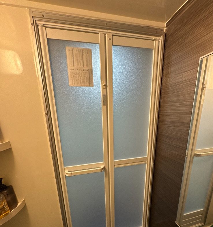 もう一方のお部屋の浴室ドアをドアリモに取り替えたあと