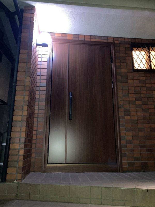 箕面市の玄関の親子ドアを交換した後