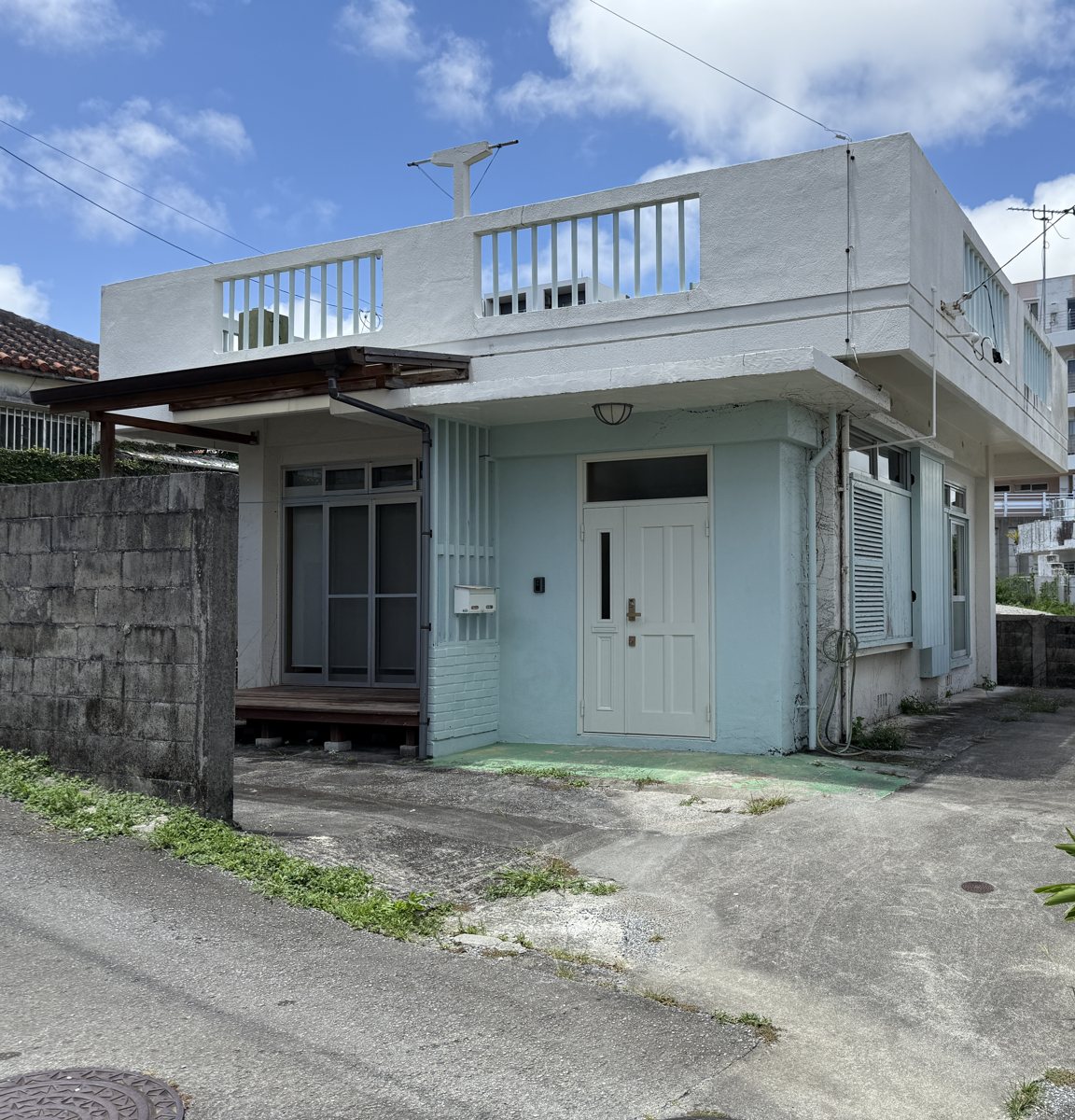 マドアーズ!沖縄支店の建物